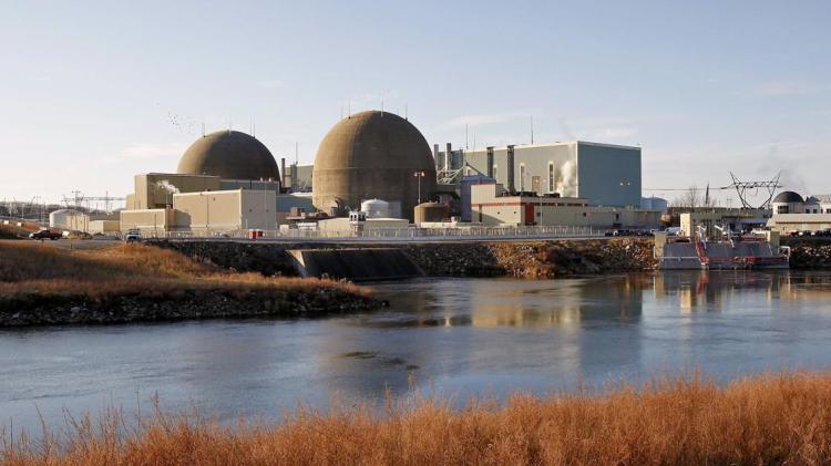 Nuclear reactors behind waters of Lake Anna